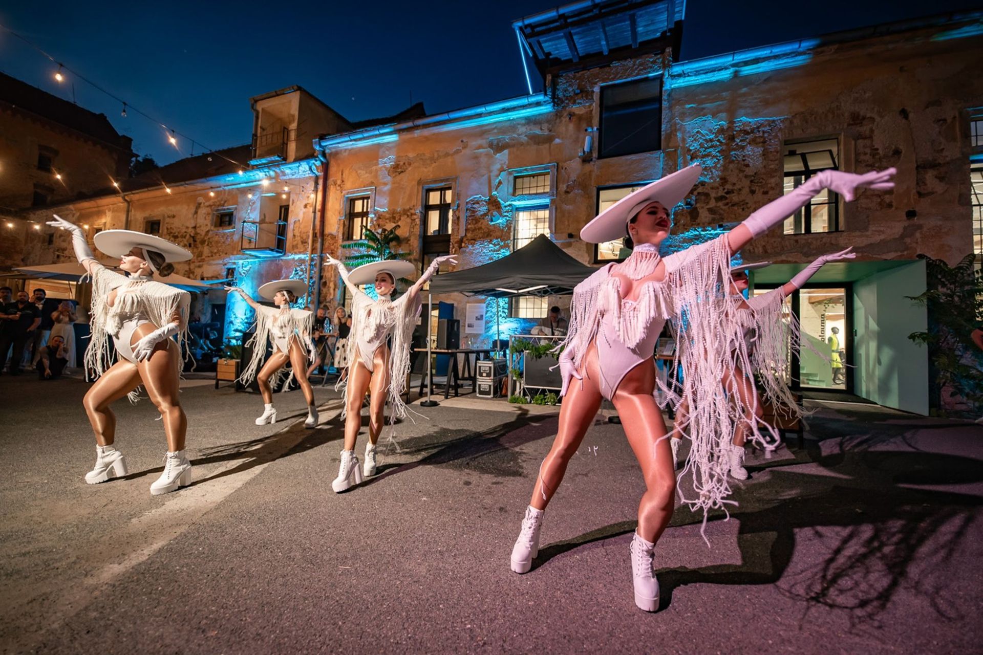 Goldfingers show LOVE TONIGHT